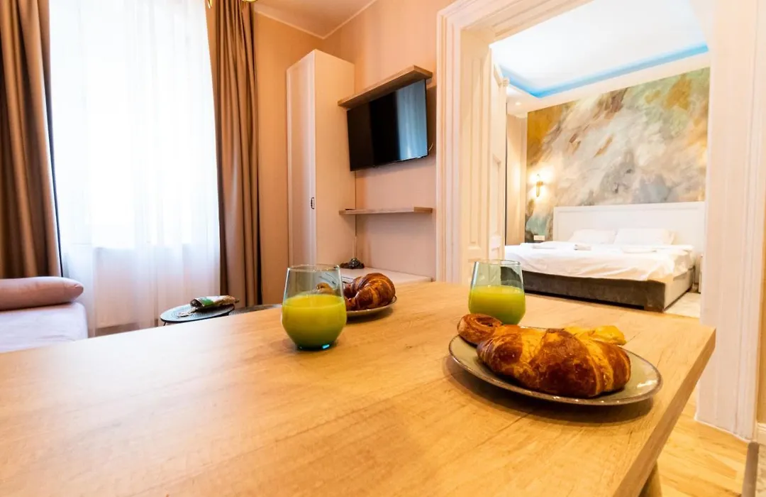 Black Gate - Quiet Studio In The Heart Of Old Town With Free Private Secured Parking-1