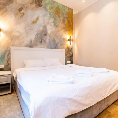 Black Gate - Quiet Studio In The Heart Of Old Town With Free Private Secured Parking-2