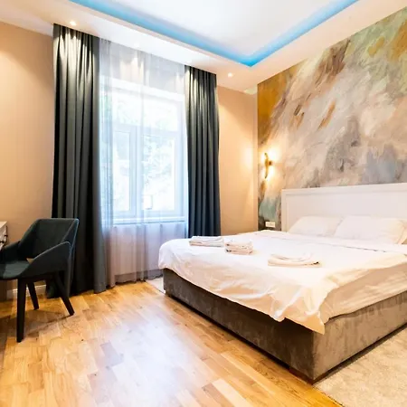 Black Gate - Quiet Studio In The Heart Of Old Town With Free Private Secured Parking-3